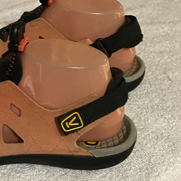 Keen Salmon Suede Sandals Sz 8 - Picture 8 of 12